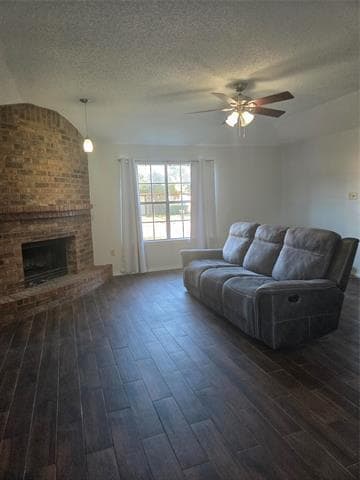 Foto del edificio - 6000 Maple Springs Dr