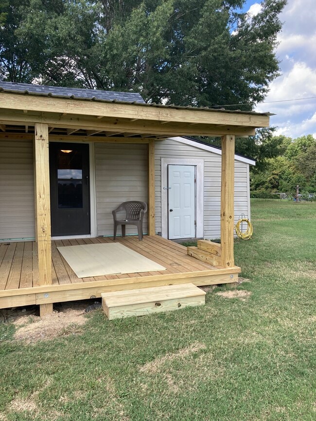 Building Photo - 5542 Meadowbrook Dr