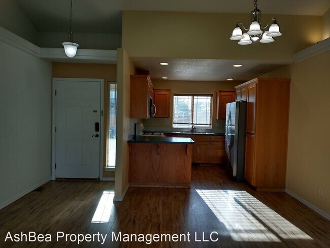 Building Photo - 3 br, 2 bath House - 4993 Toledo Avenue NE