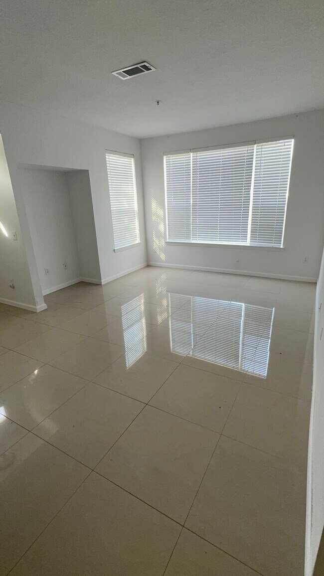 9005 Lee Vista Blvd, Orlando, FL 32829 Townhome Rentals in Orlando FL