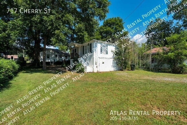 Building Photo - 717 Cherry St