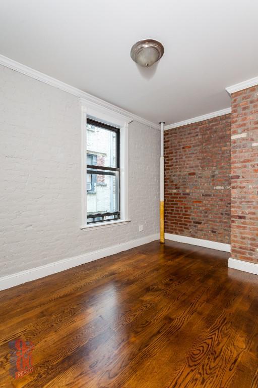 Building Photo - 346 E 18th St