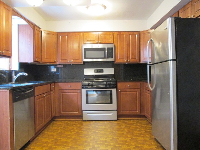 Foto principal - 6810 N Northwest Hwy