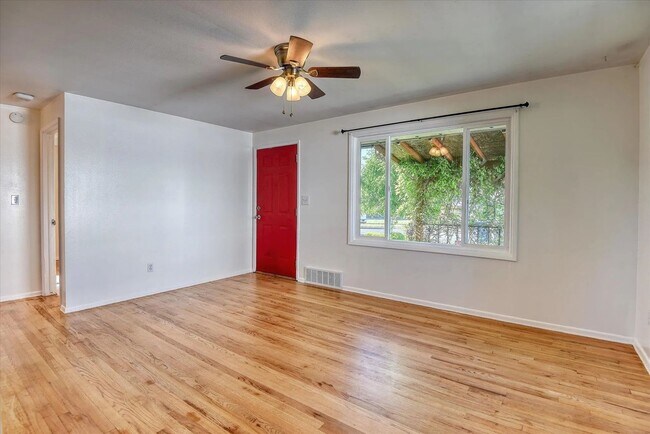 Foto del edificio - Beautiful 3bed/2 bath home in the heart of Shadle Park - coming soon