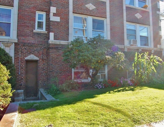 Blair Tudor Apartments in Plainfield, NJ