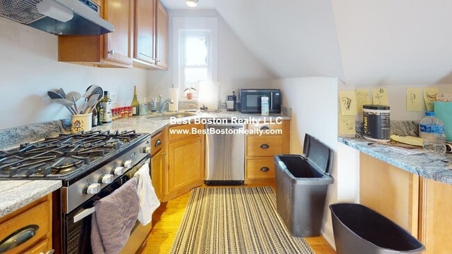 Building Photo - 389 Highland Ave