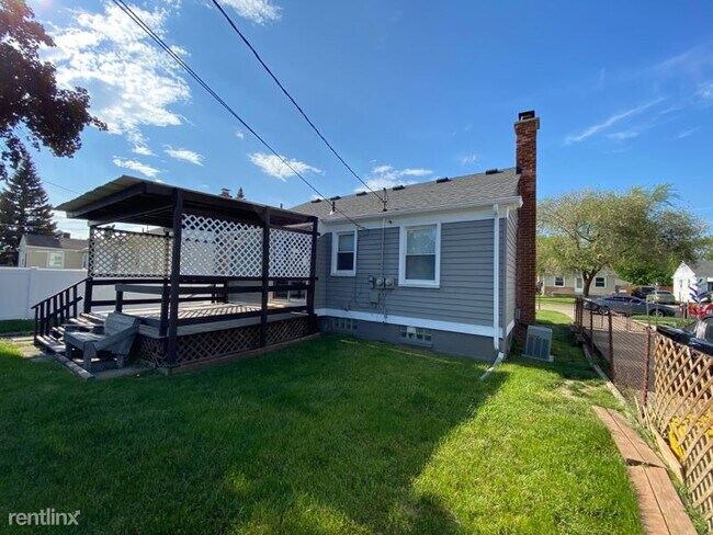 Building Photo - 2 br, 1 bath House - 13683 Ward St