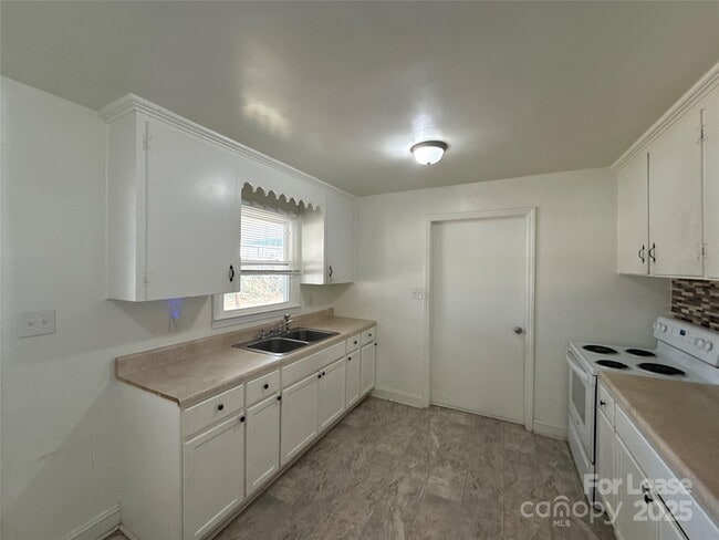 Foto del edificio - 6005 Waxhaw Hwy