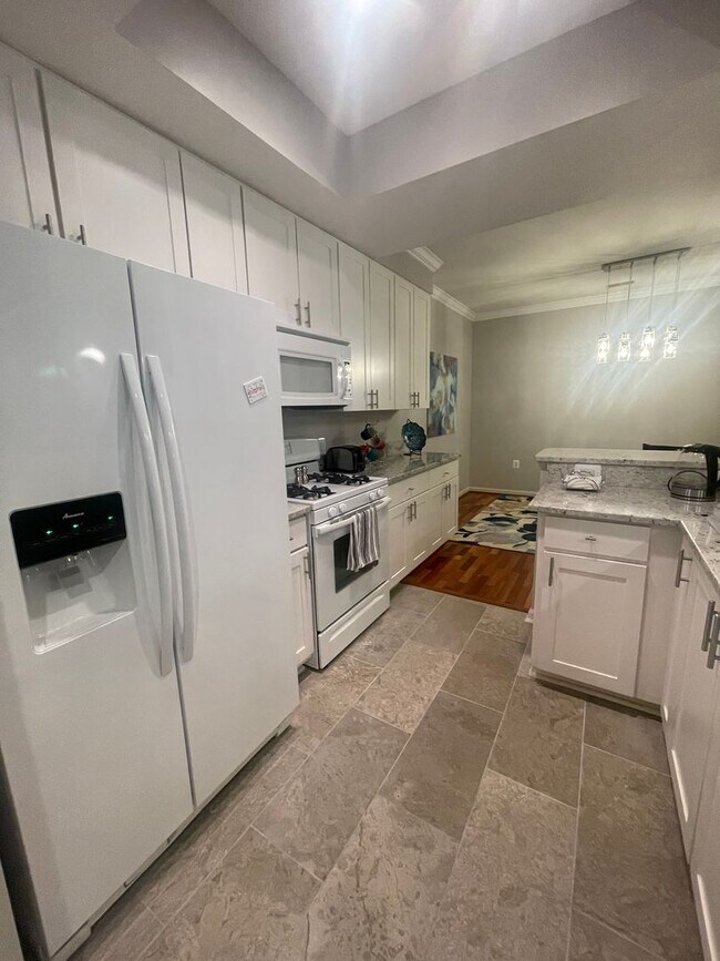 Foto del edificio - VERY WELL MAINTAINED 2 BEDROOM AND 2 BATHR...