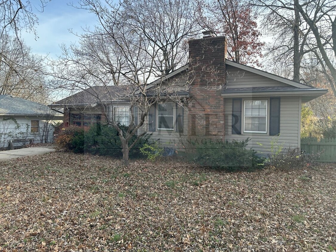 Primary Photo - Ranch-style home 3 bd / 2.5 ba KC MO 7905 ...