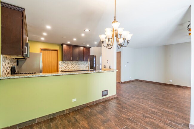 Foto del edificio - 2284 Woodside Dr