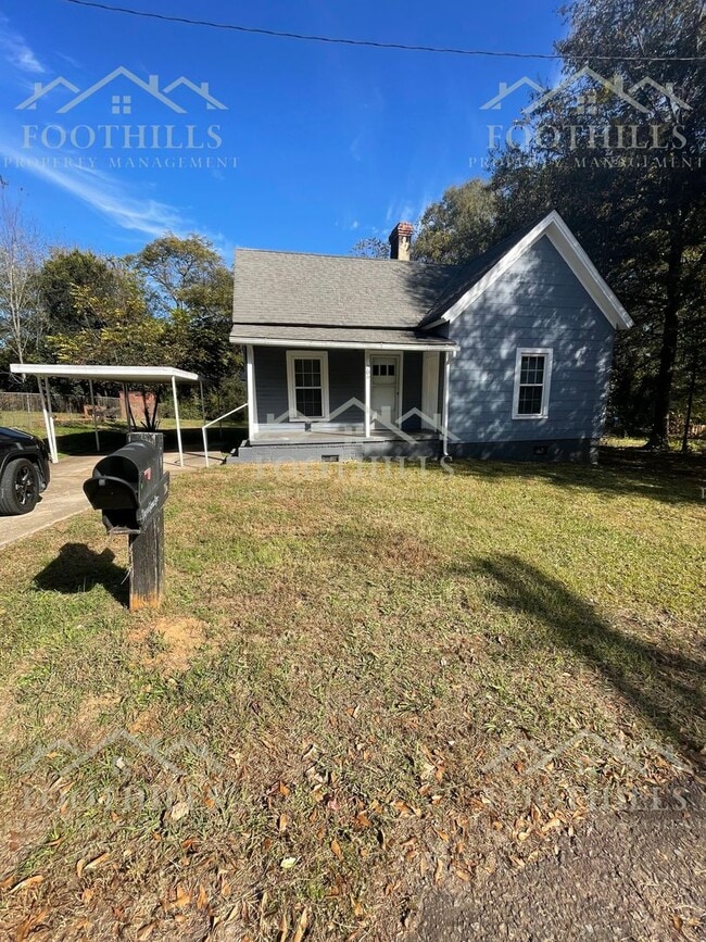 Building Photo - Your Next Home Awaits: 2 Bedrooms, New Car...