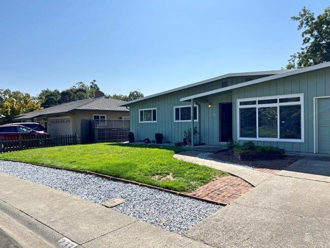 Building Photo - Renovated 3 Bedroom One Story *Vacaville *...