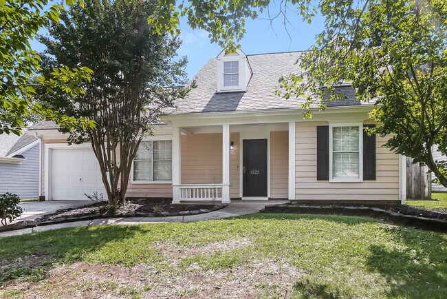 Foto del edificio - 1225 Larkspur Dr