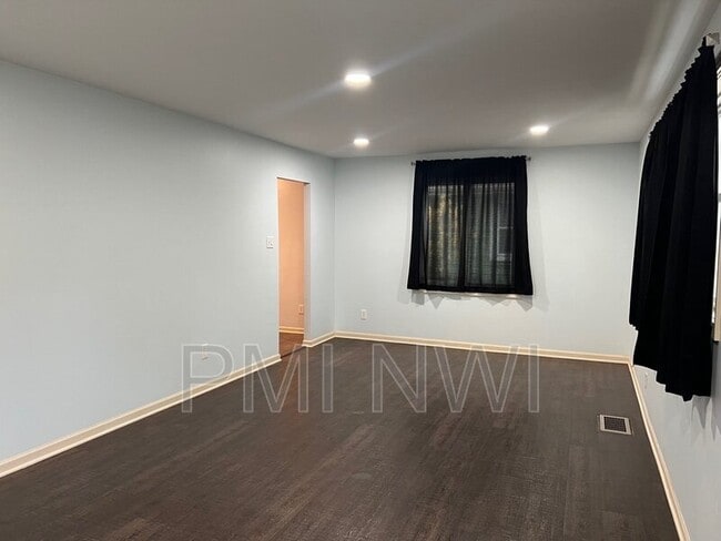 Building Photo - 209 Northview Dr