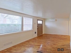 Building Photo - 484-490 E 14th Ave