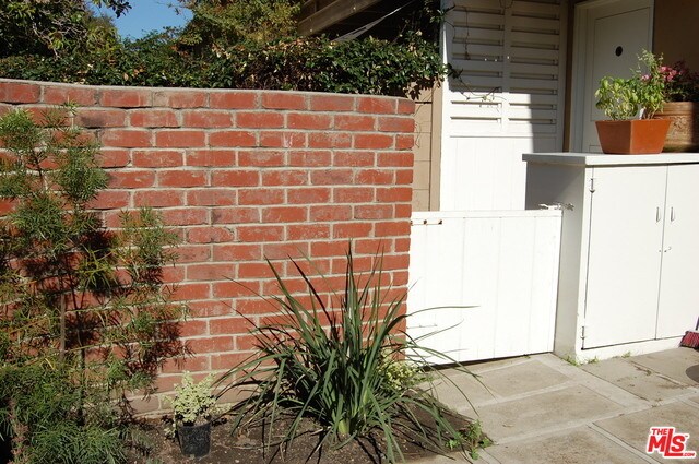 Building Photo - 5259 Village Green