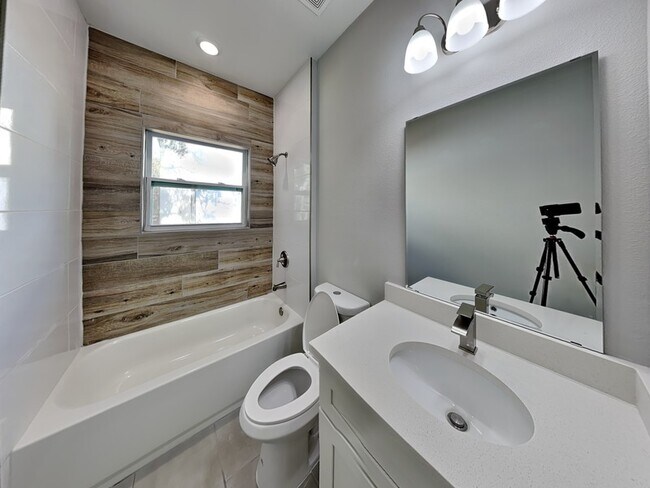 Foto del edificio - 8512 N Merrimac Way