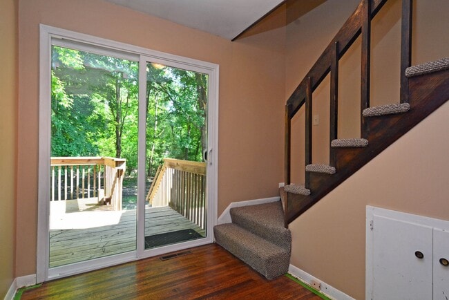 Building Photo - Beautiful 4 Bed 2.5 Bath Home in Minnetonka!