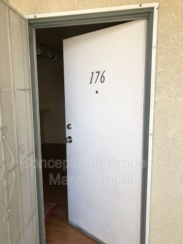 Foto del edificio - 15000 Downey Ave