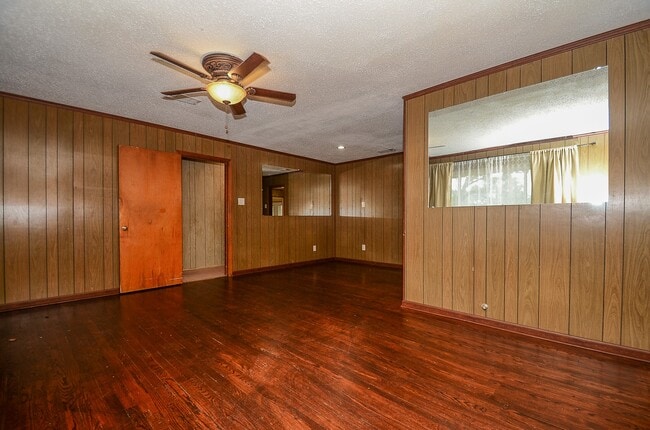 Foto del edificio - 142 Victoria Dr