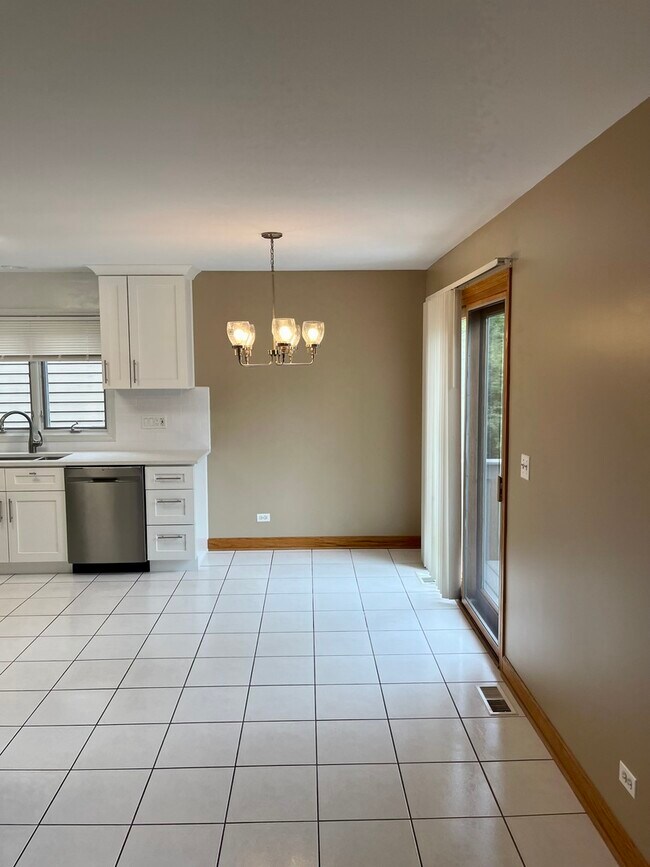 Building Photo - 934 Winnetka Terrace