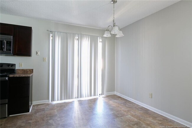 Foto del edificio - 613 Mosswood Ln