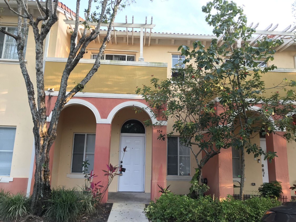 Primary Photo - 104 S Santa Catalina Circle