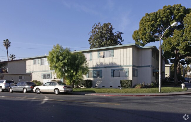 Building Photo - 2142 Main St