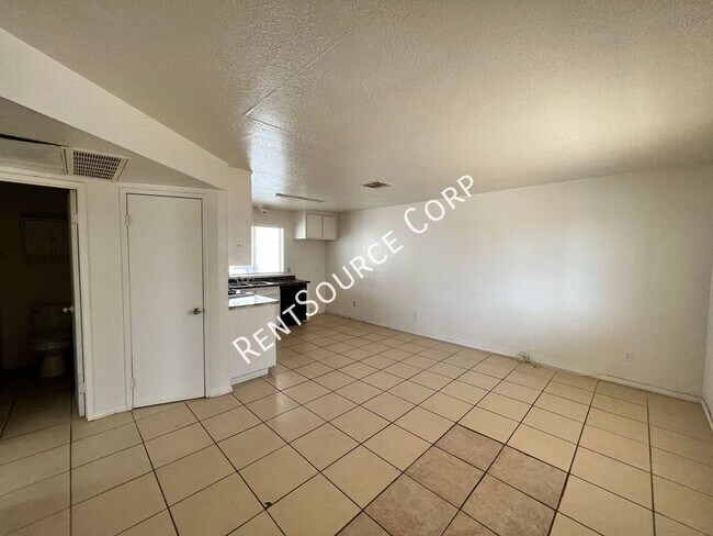 Foto del edificio - 15582 L St