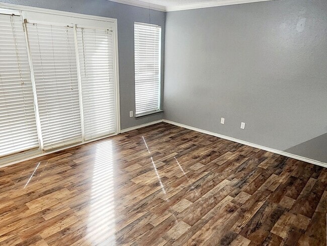 Building Photo - 1 Bedroom Condo in Garland