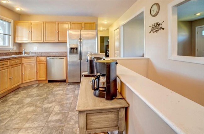 Foto del edificio - 99 Putney Dr