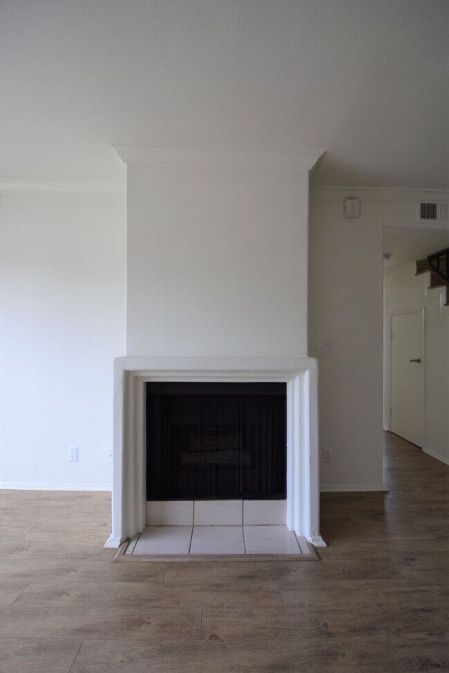 Building Photo - 6041 Fulton Ave