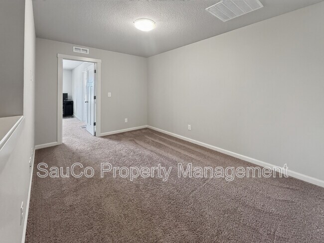 Building Photo - 7729 SE Kinnaman St