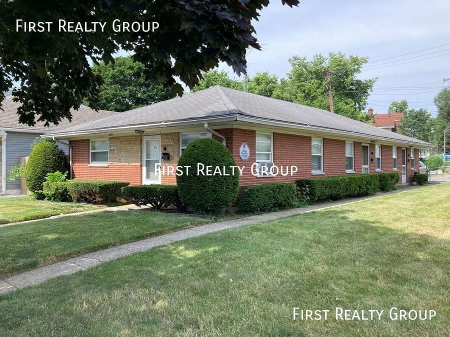 Primary Photo - 21 S Sperling Ave