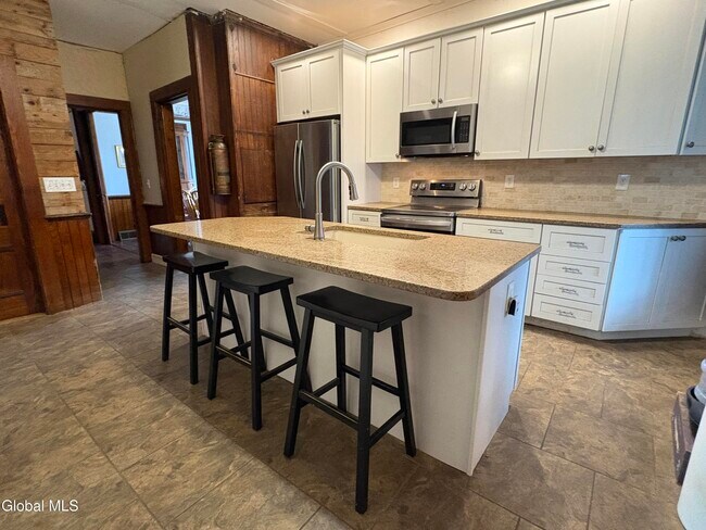 Foto del edificio - 260 Clark Rd