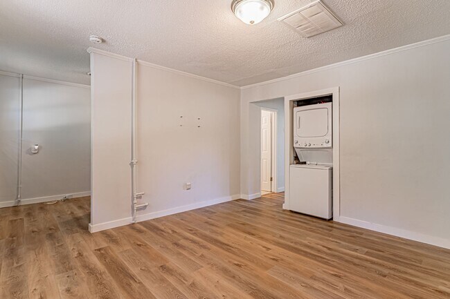 Building Photo - Price Improvement! Located Convenient to D...