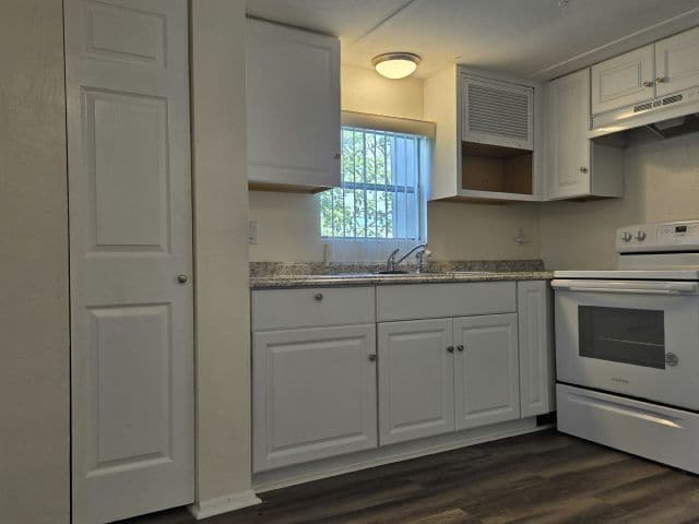Foto del edificio - 106 49th Ave W