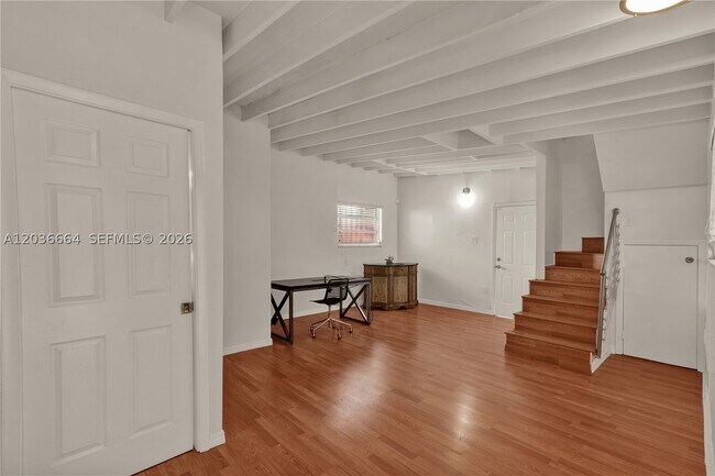 Foto del edificio - 2145 SW 7th St