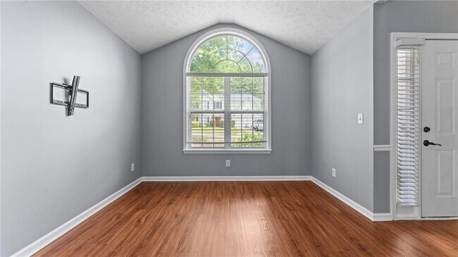 Building Photo - 450 Manor Glen Dr