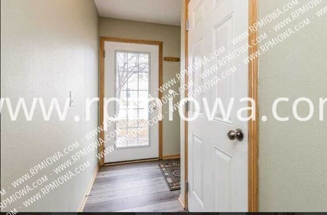 Building Photo - 3204 SW Sharmin Ln