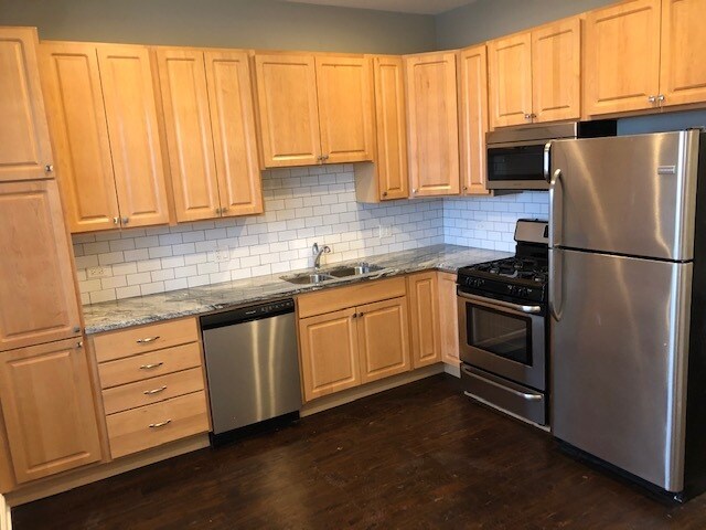 Kitchen - 3320 W Beach Ave