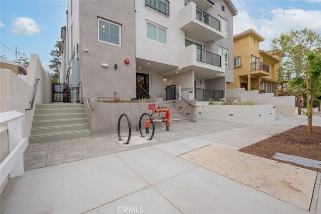 Building Photo - 10218 Fernglen Ave