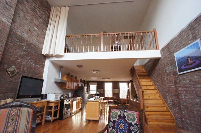 Building Photo - 2 W 131st St