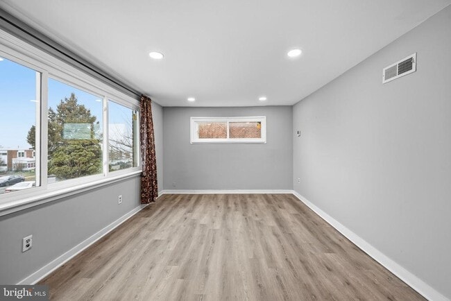 Building Photo - 7911 Bank St