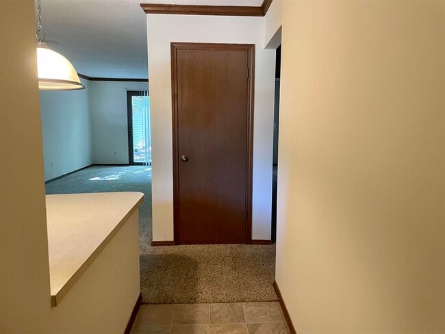 Building Photo - 2107 Versailles Village Pl