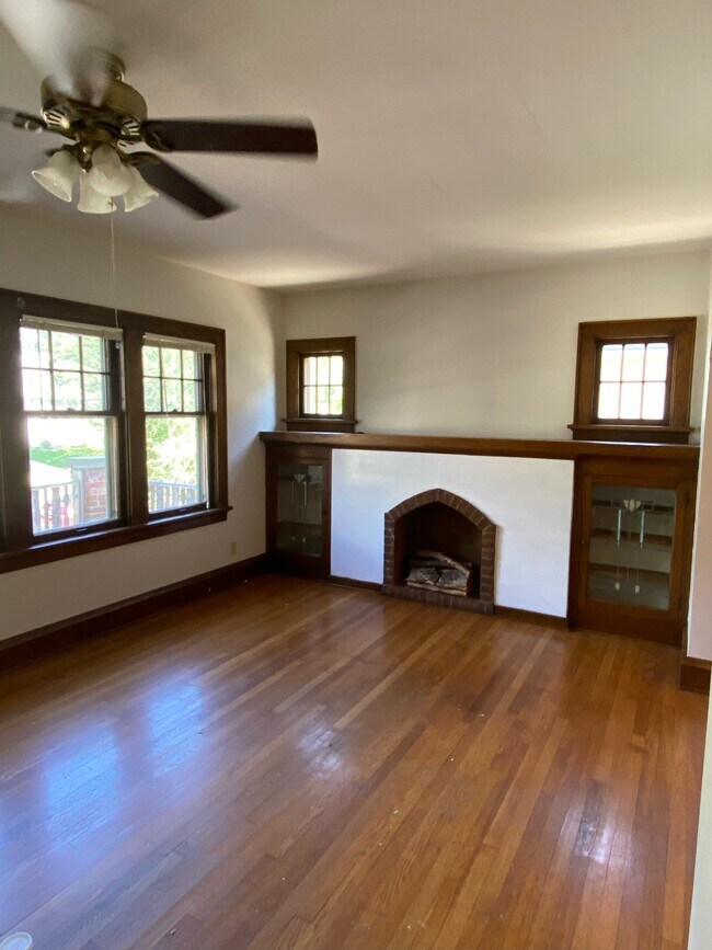 Living Room - 5723 W Wells St