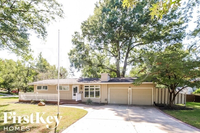 Building Photo - 2305 NE 61st St