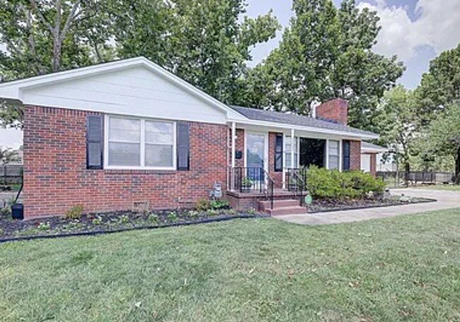 Building Photo - 2 Bed / 1 Bath in Midtown!