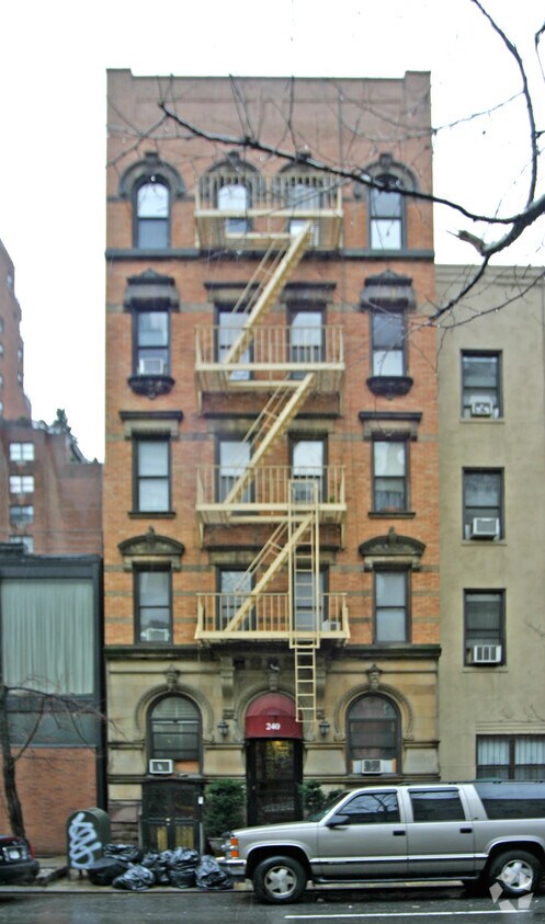 Primary Photo - 240 E 52nd St